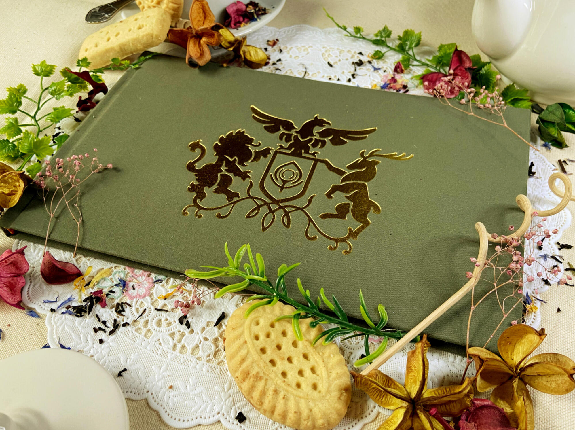 Photo by princelapin. Illustration by donotwander. Production and product design by enpalette.